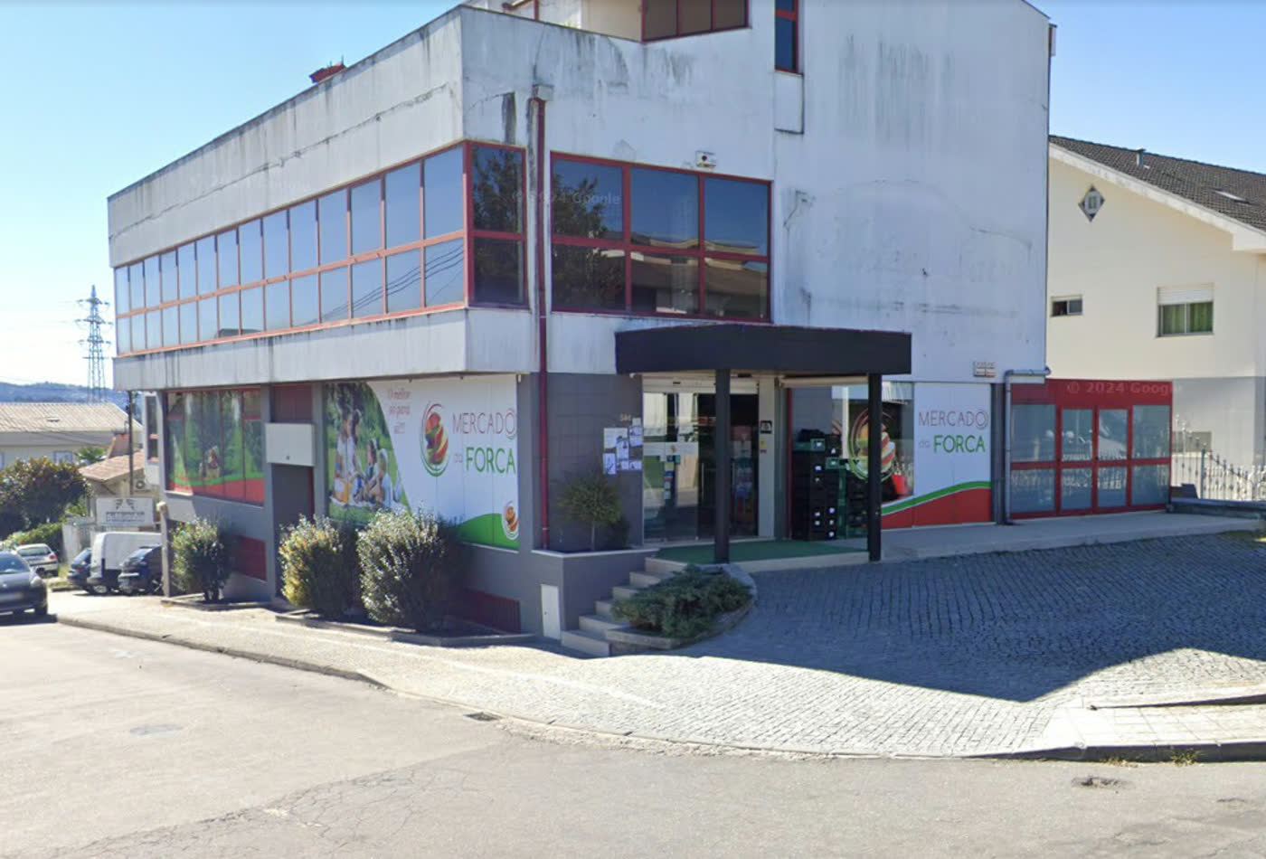 Exterior do Mercado da Forca, em Varziela