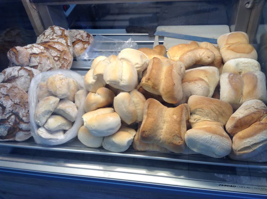 Pão, broa e bijou no Mercado da Forca