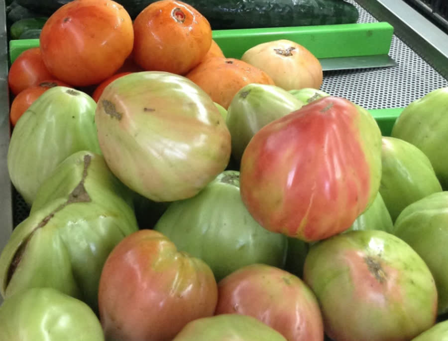 Tomate coração-de-boi no Mercado da Forca